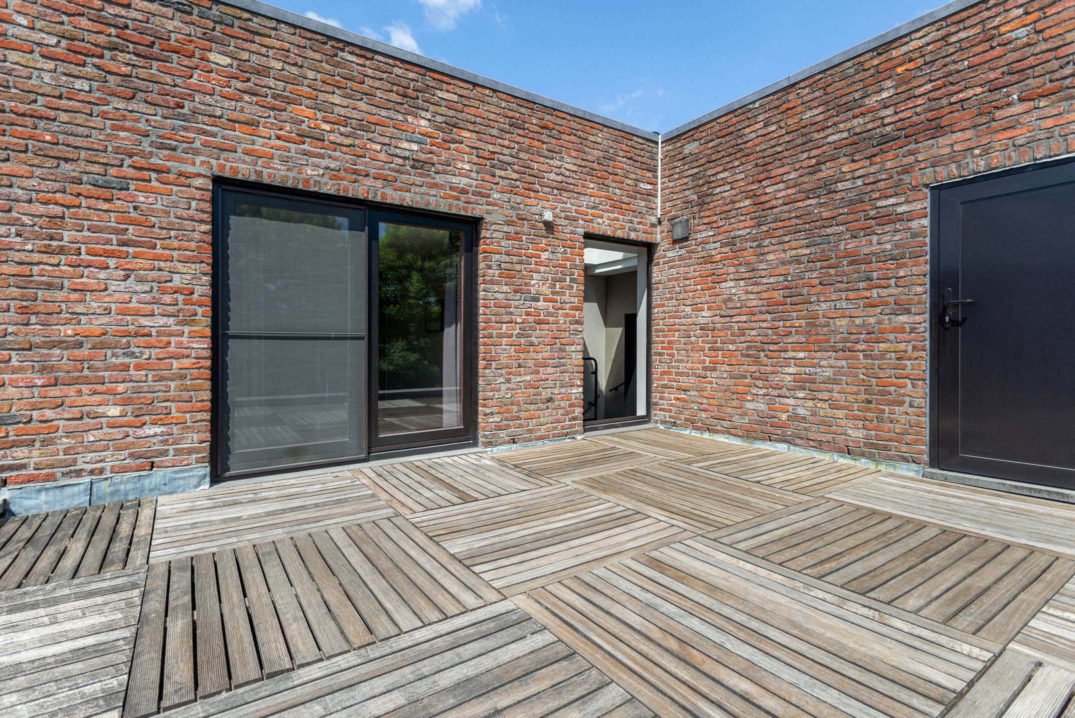 Ruime halfopen woning met schitterende tuin! foto 17