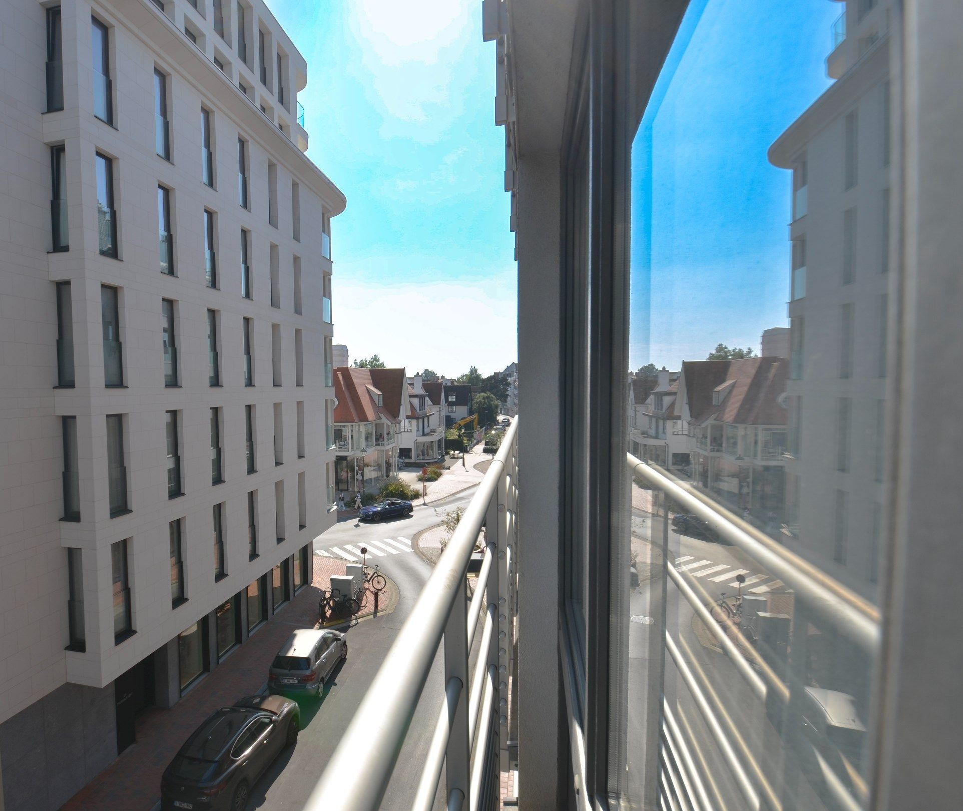 Tijdloos volledig gerenoveerd appartement gelegen nabij het Driehoeksplein en de Zeedijk. foto 5