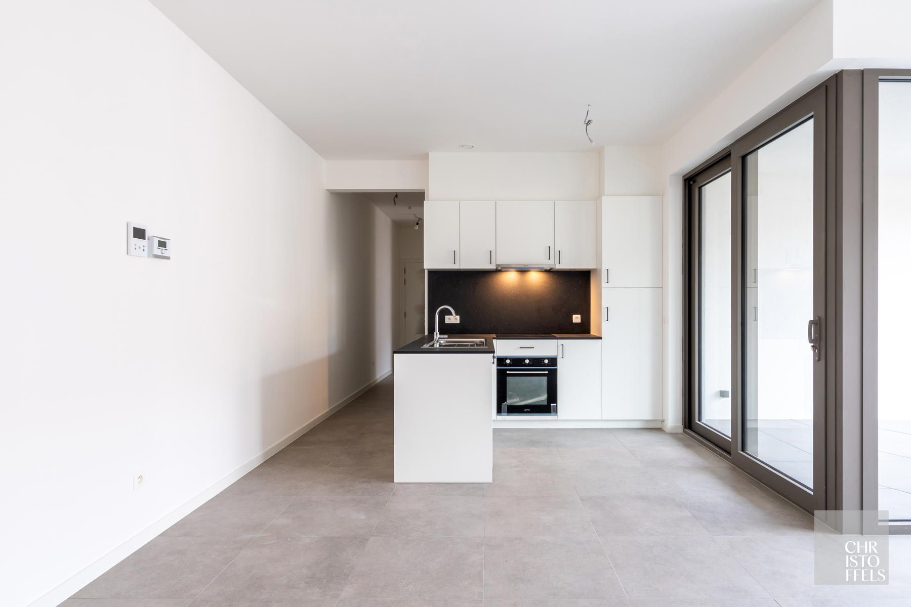 TE HUUR ONDER BTW - Modern lichtrijk appartement met 2 slaapkamers in hartje Lanaken!  foto 3