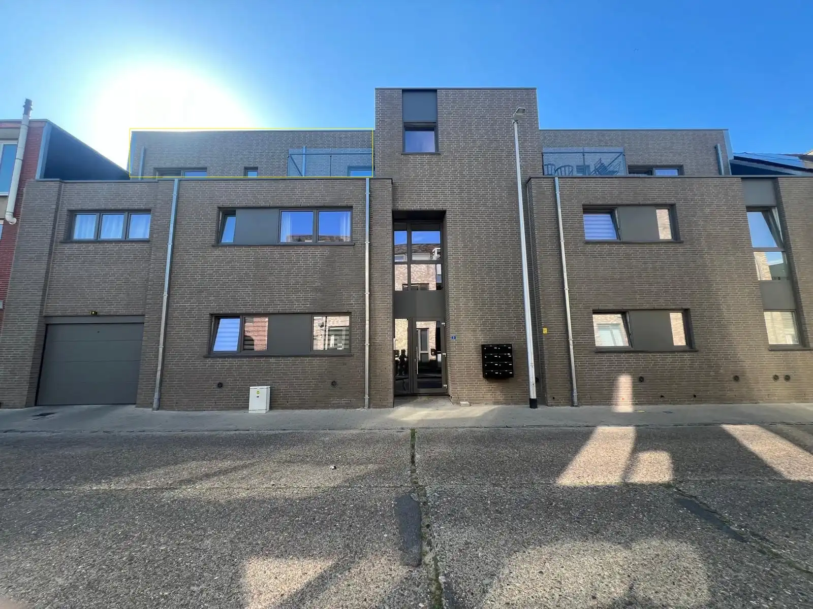 Modern 2 slaapkamerappartement in Maasmechelen met parking foto {{pictureIndex}}
