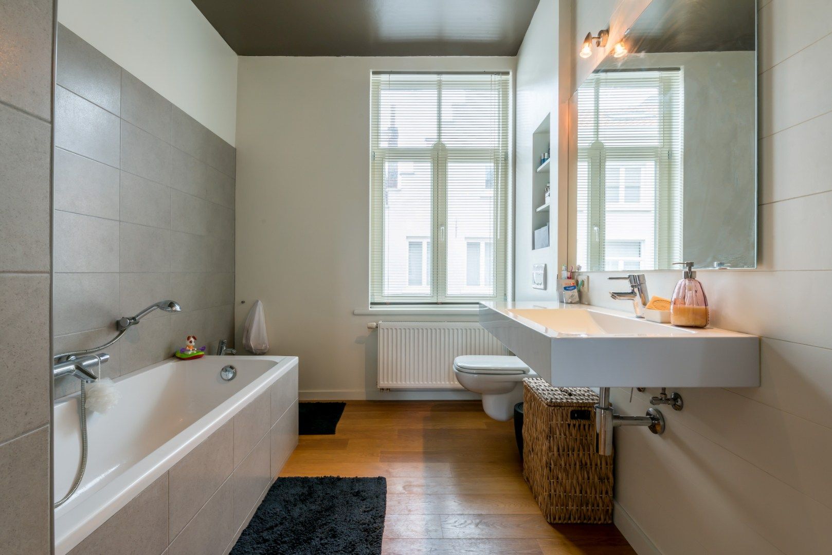 Karaktervolle stadswoning met modern comfort en authentieke ziel foto 13