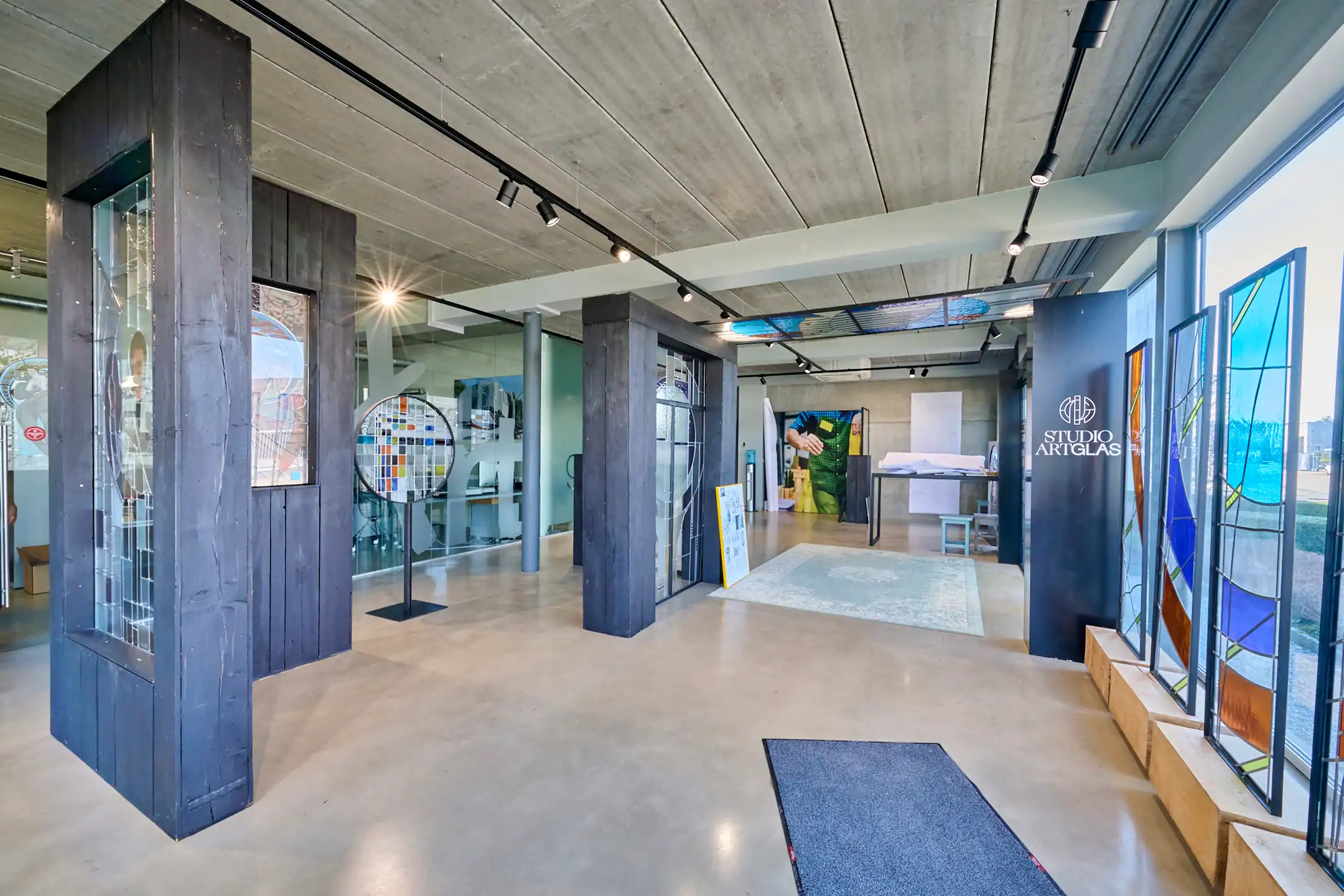 MULTIFUNCTIONEEL BEDRIJFSGEBOUW MET APPARTEMENT EN BUITENTERREIN foto 5