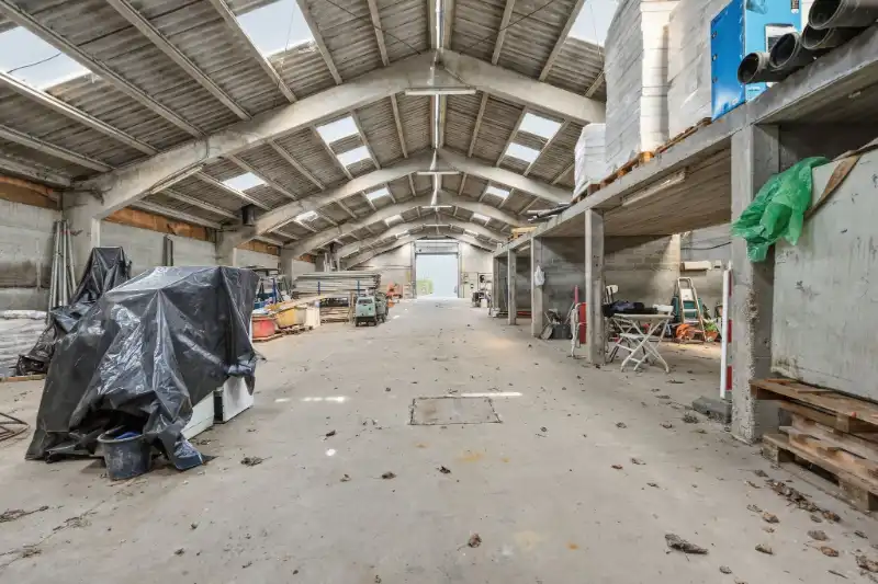 Villa met loods foto 25