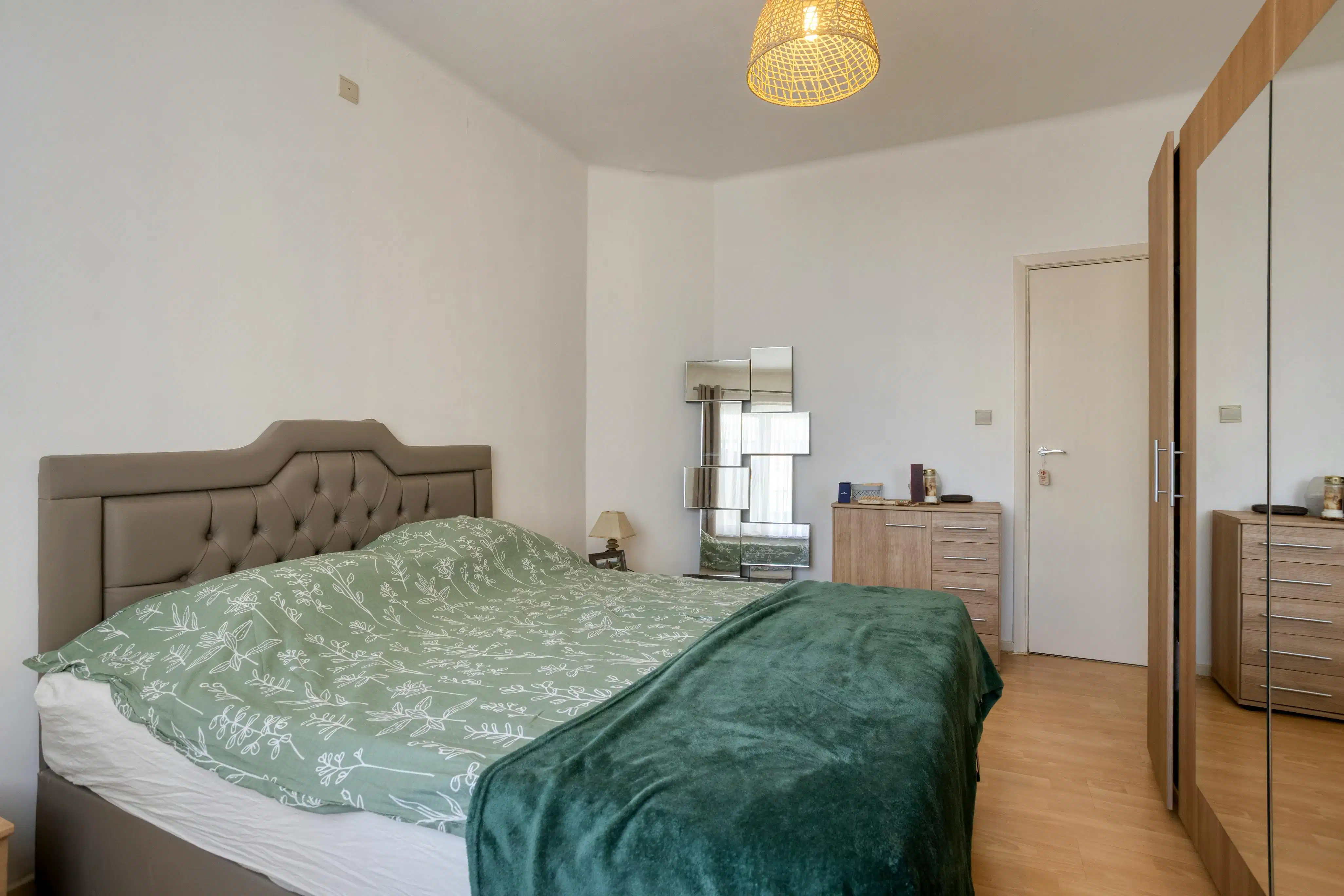 Ruime Woning ingedeeld als drie appartementen in Strombeek-Bever foto 31