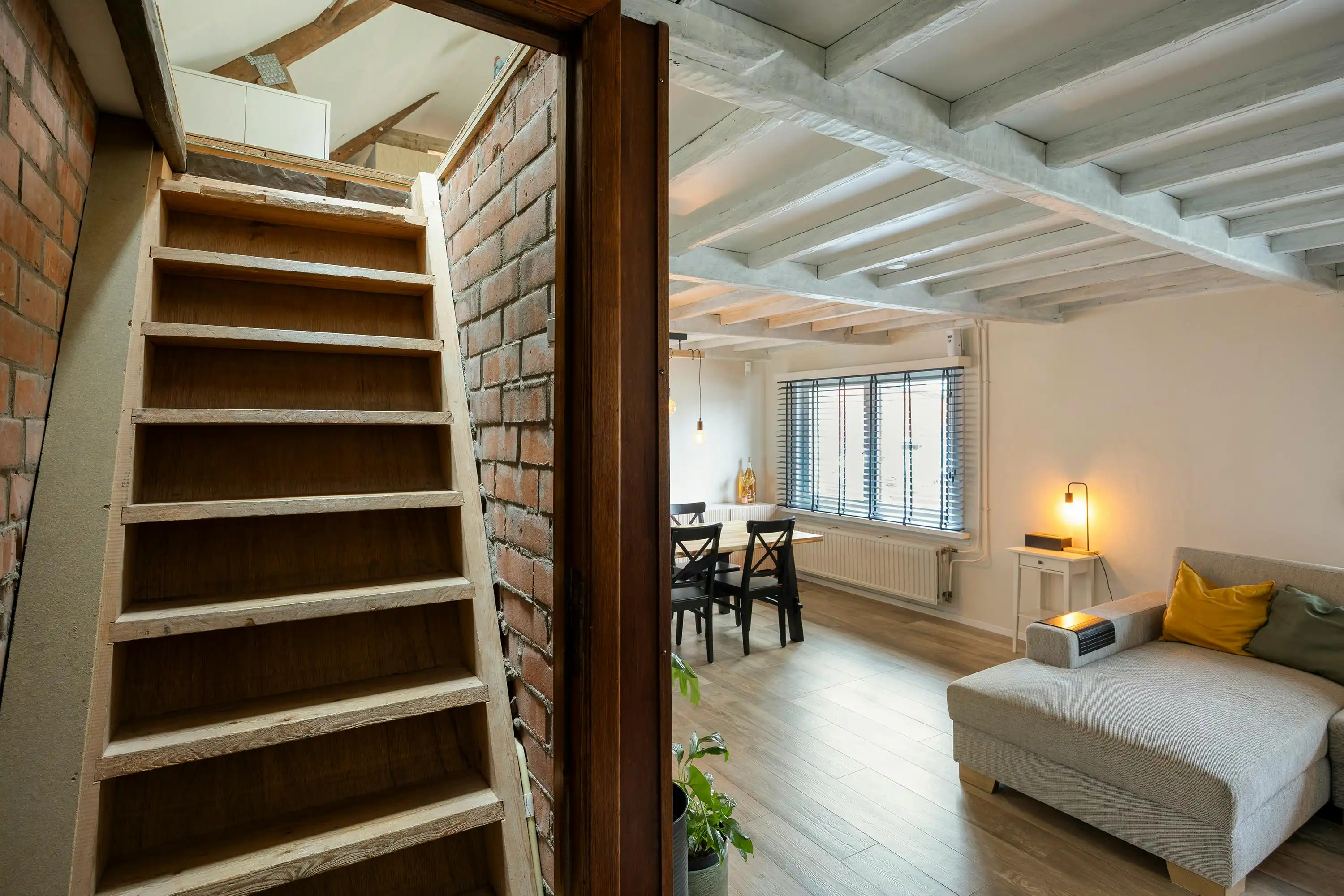 Instapklaar huis met grote tuin te koop in Zandvliet! foto 14