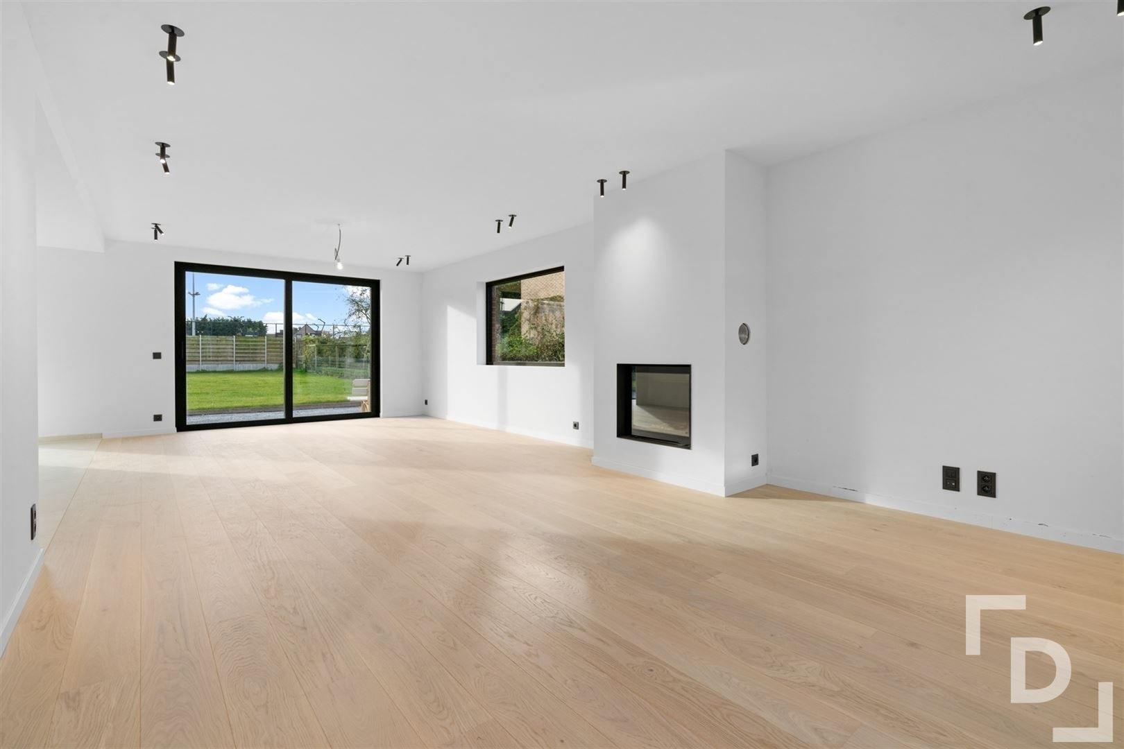 Gerenoveerde, alleenstaande woning in centrum Ieper! foto 4