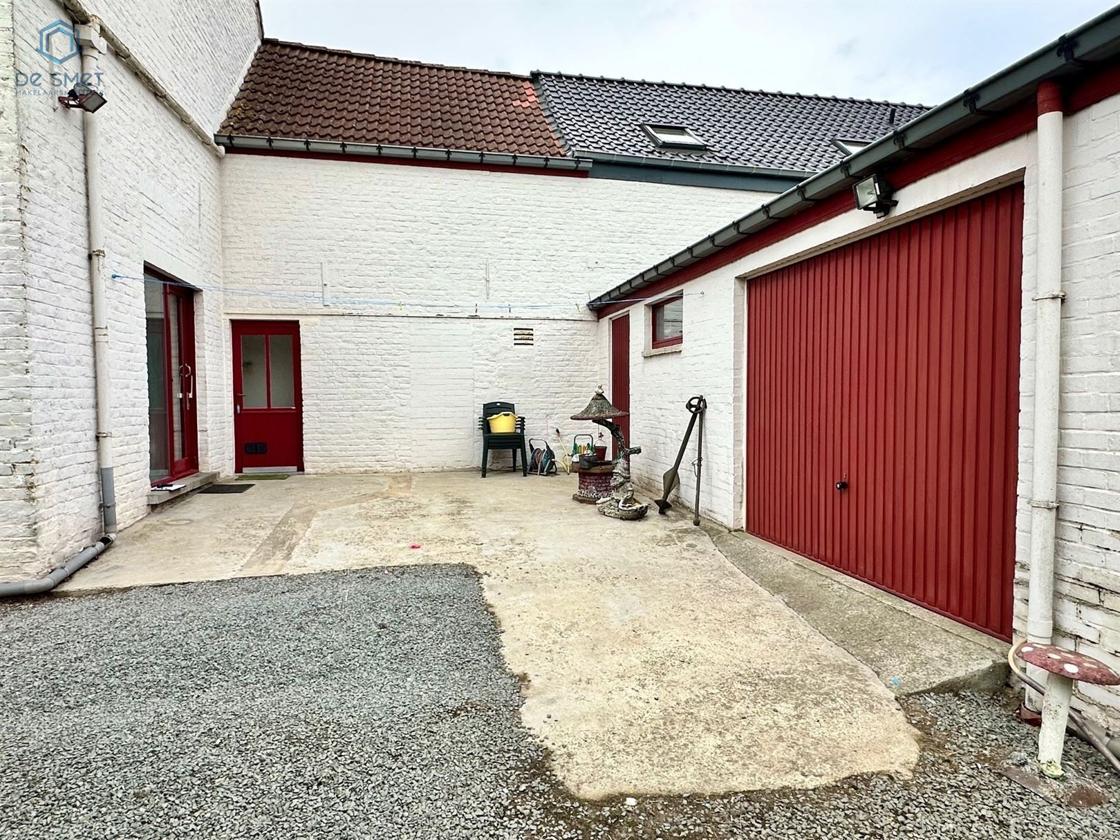 RUIME HALFOPEN BEBOUWING MET GARAGE EN TUIN foto 21
