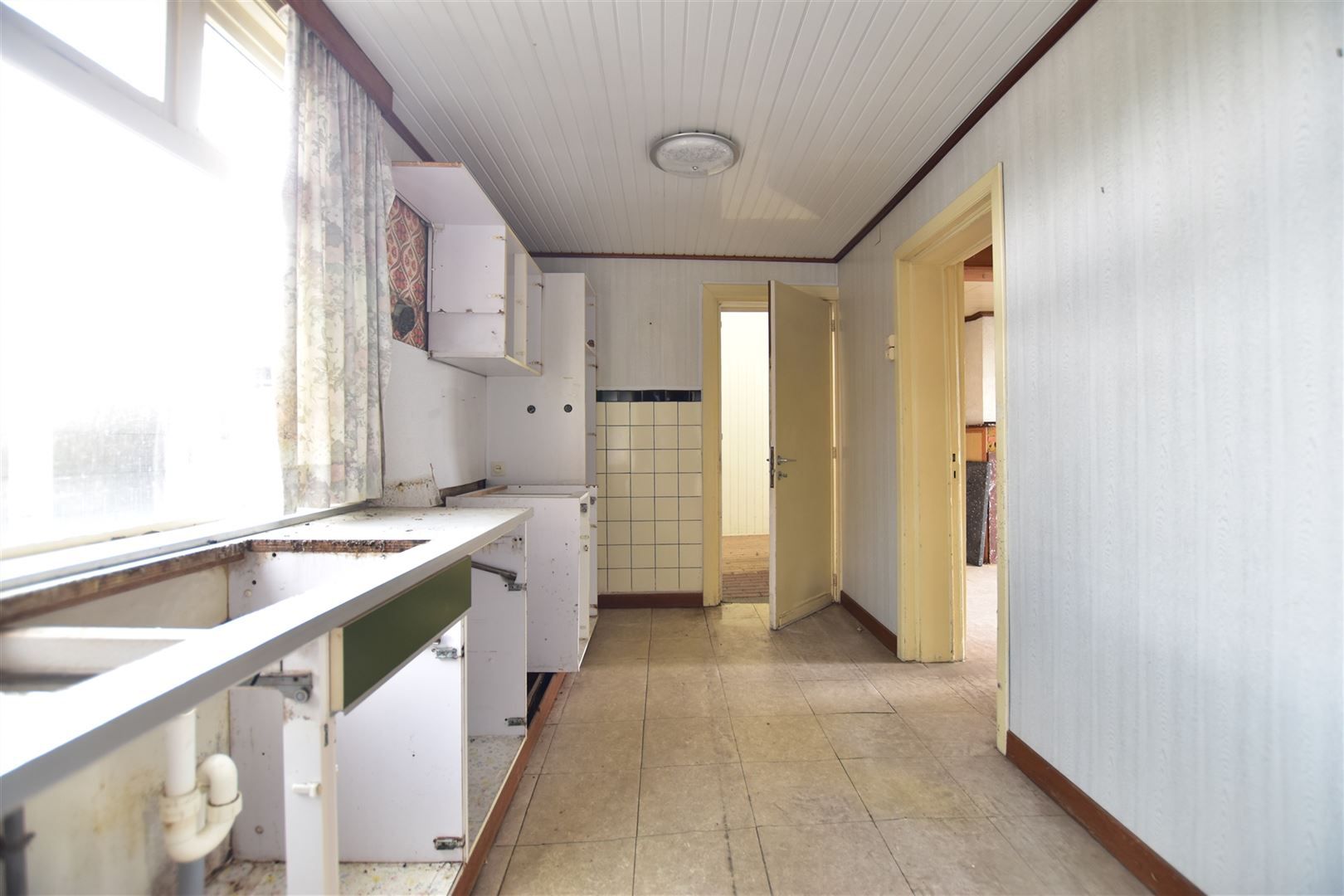 Te renoveren woning gelegen in het landelijke Moerzeke. foto 4