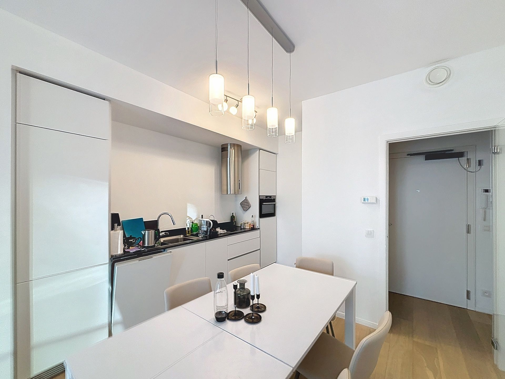 COMMISSIE FLAT 1 SLAAPKAMER MEUBELS foto 2