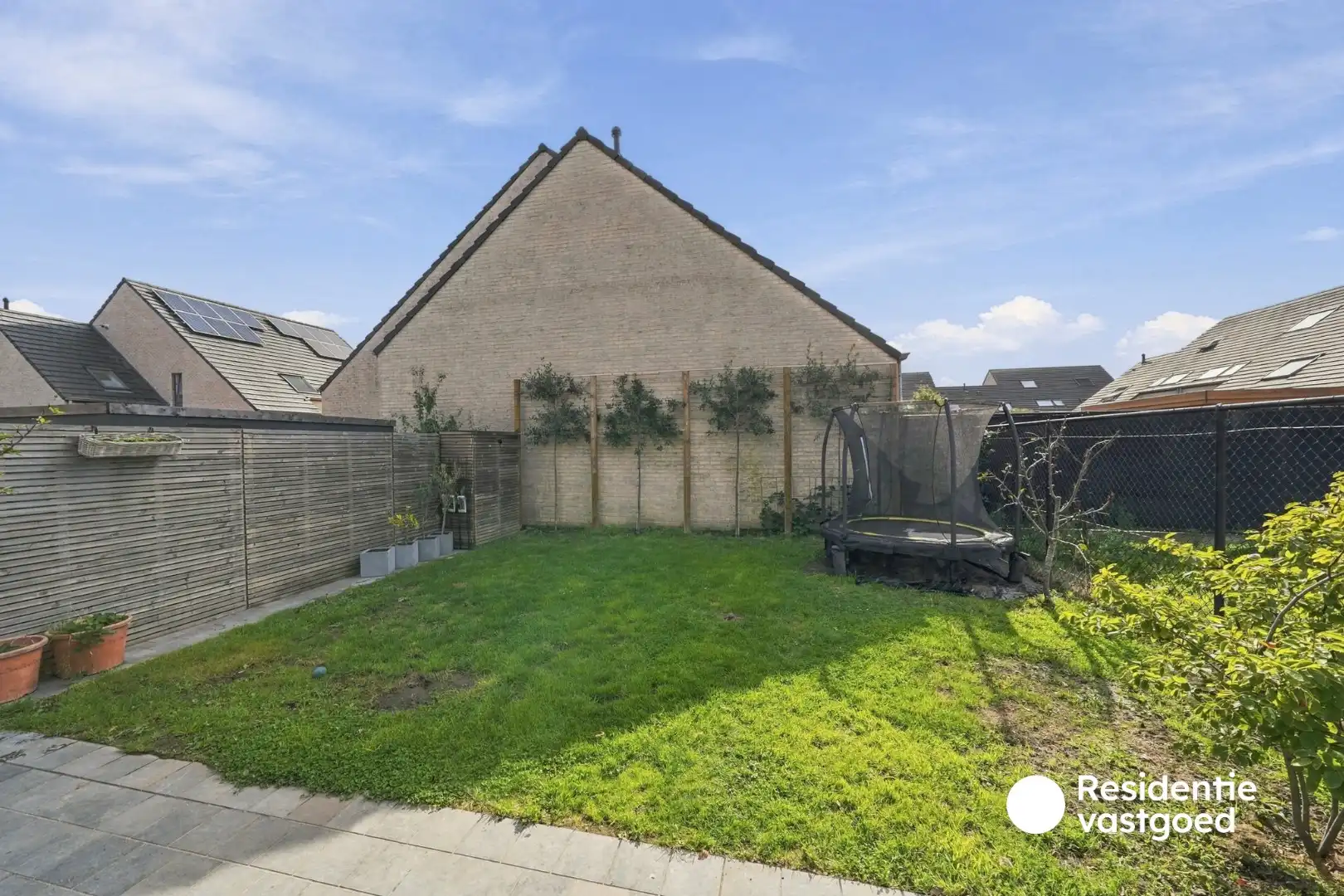 Instapklare woning te koop met garage en tuin! foto 16