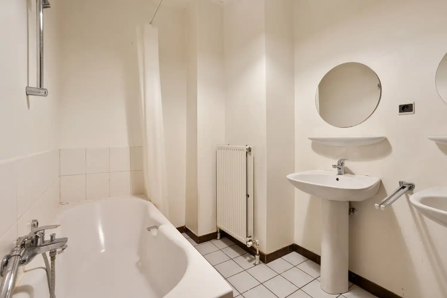 Gelijkvloers appartement met 2 slaapkamers, een ruim terras, 2 autostaanplaatsen, een kelder en een tuin grenzend aan de Vijvers van Bellefroid te Leuven! foto 14