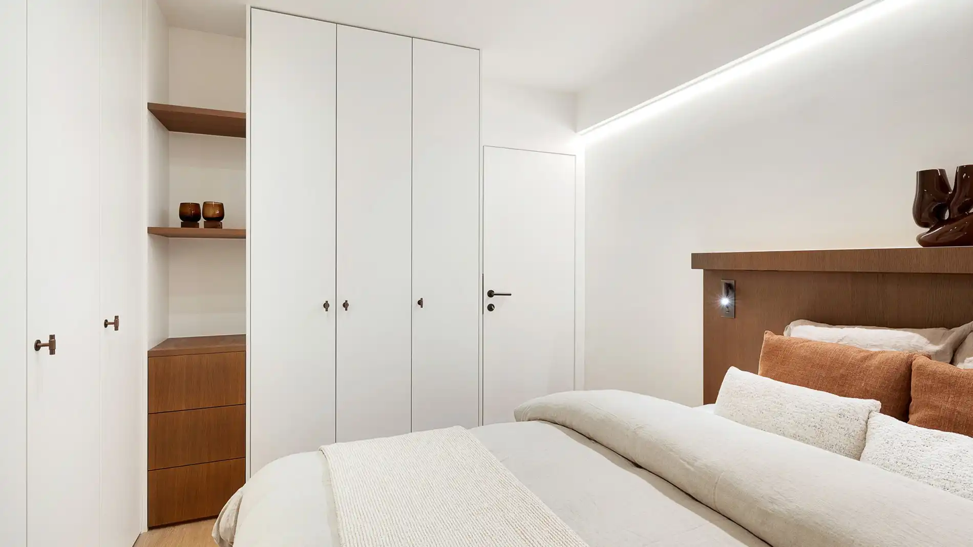 Subliem gerenoveerd, ruim hoekappartement foto 12