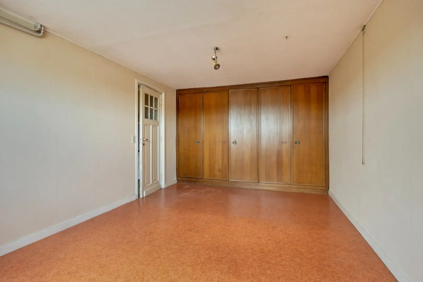 Ruime te renoveren woning met 3 slaapkamers in Lubbeek met doorgang langs het perceel van de buren. EPC: 736 KWH/m² foto 22