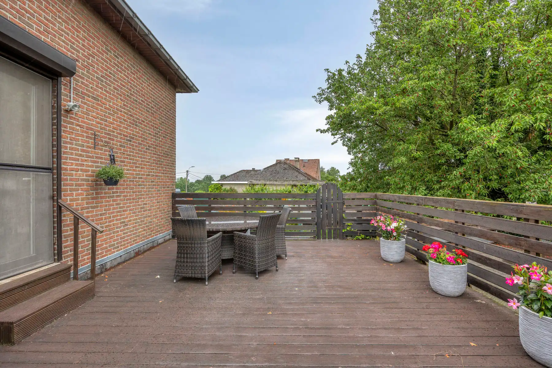 Zeer ruim appartement(3slpks) met 2 garages + zolder + tuin  foto 12