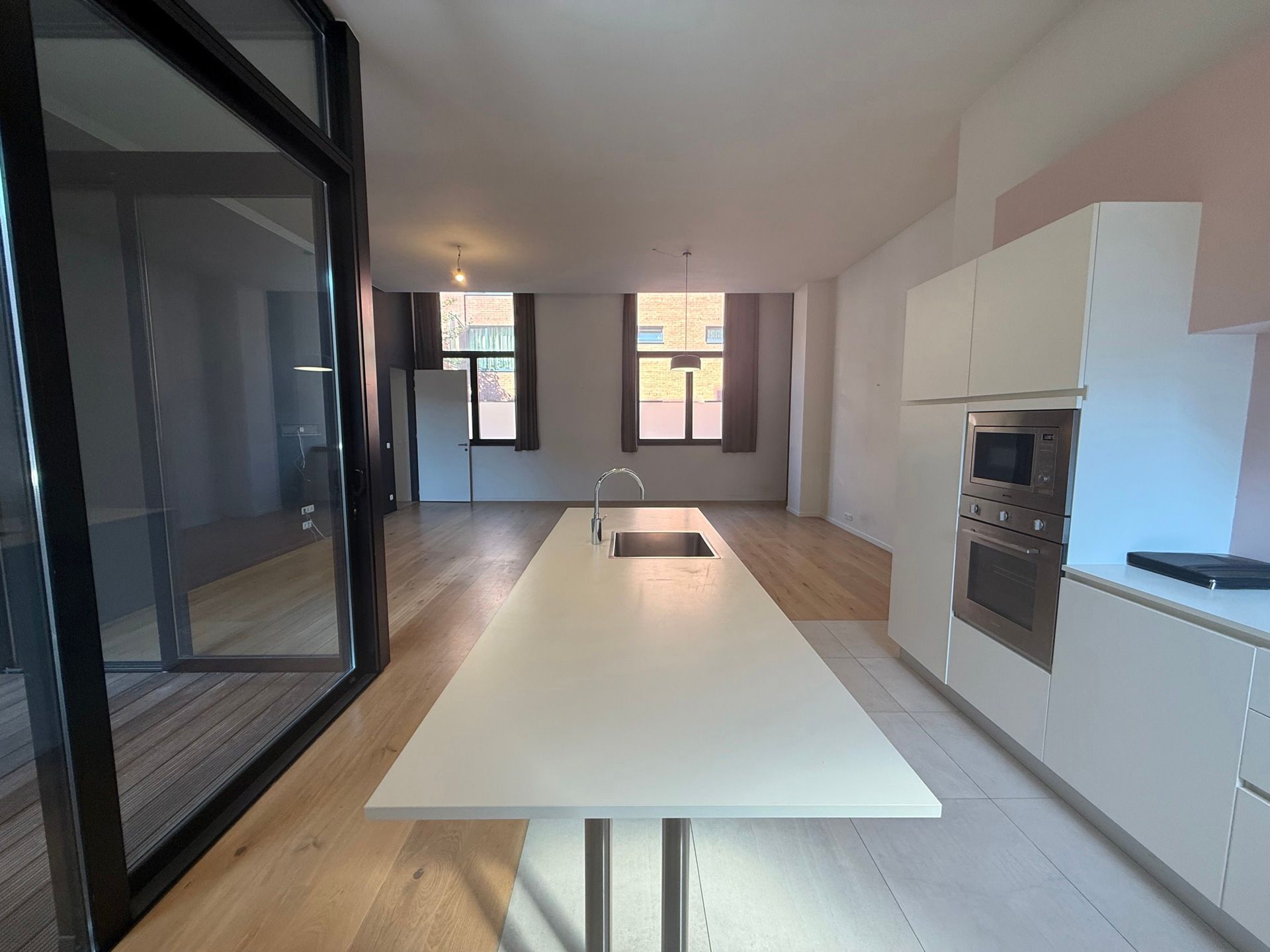 AALST - CENTRUM - Lichtrijk gelijkvloers appartement met staanplaats foto 5
