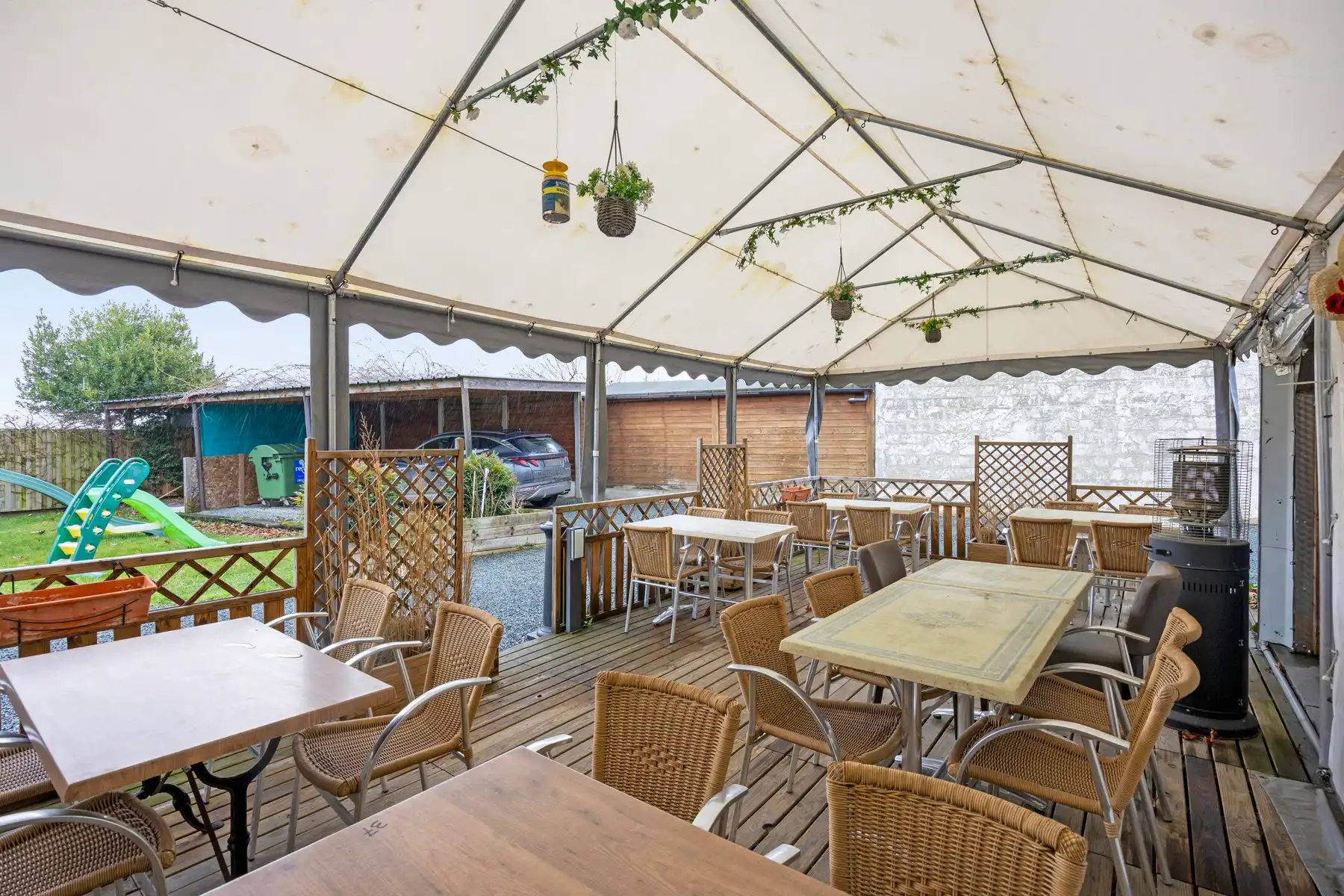 veelzijdig handelshuis met woonst en appartement foto 20