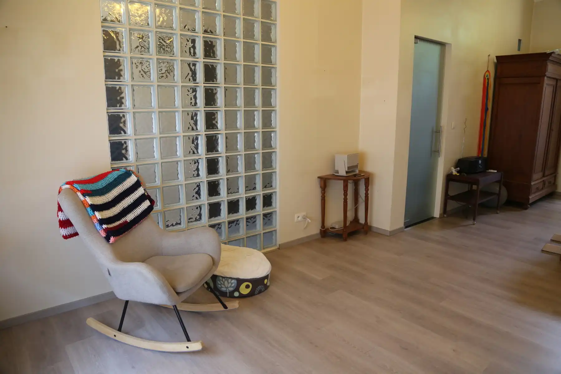 Zeer ruime woning met koer in toffe buurt! foto {{pictureIndex}}