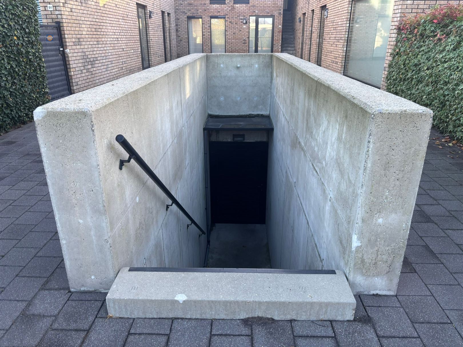 Ondergrondse staanplaats met ruime berging te koop foto 3