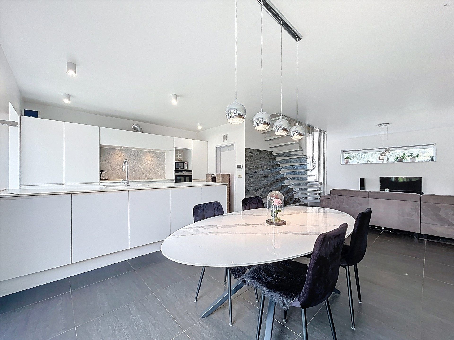 recente energiezuinige  half-open bebouwing met 3 slaapkamers en gezellige tuin! foto 6