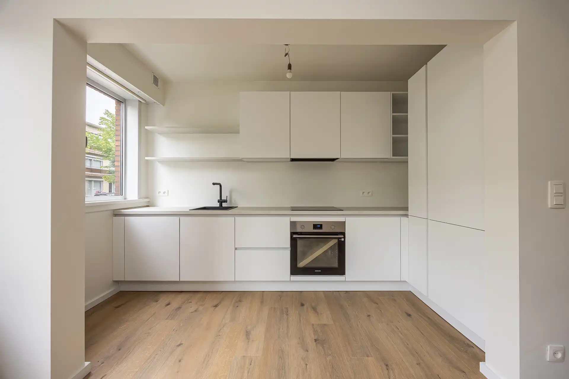 Lichtrijk gerenoveerd 2/3slpk-kamerappartement in Buizegem foto 3