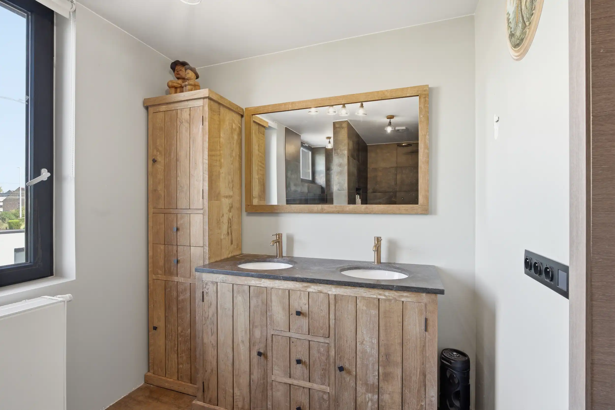 Halfopen bebouwing met 4 slaapkamers en veelzijdig bijgebouw foto 7