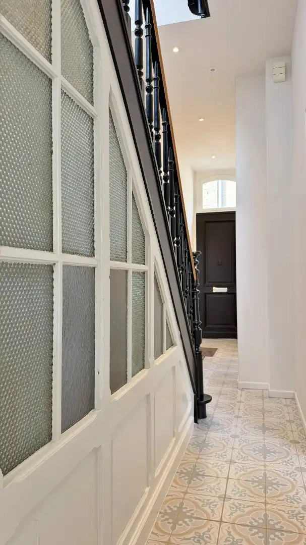 Gerenoveerde herenwoning met gezellig stadskoer in Ieper centrum. foto 3