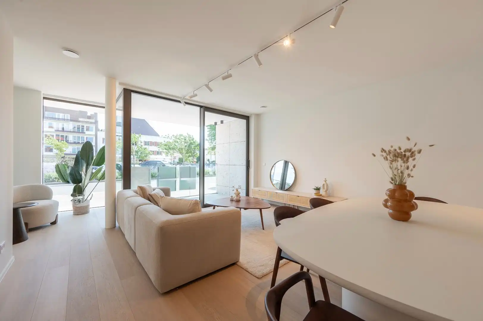 Nieuwbouw appartement op een centrale ligging te Knokke, vlakbij het Zegemeer en op wandelafstand van het strand. foto 8