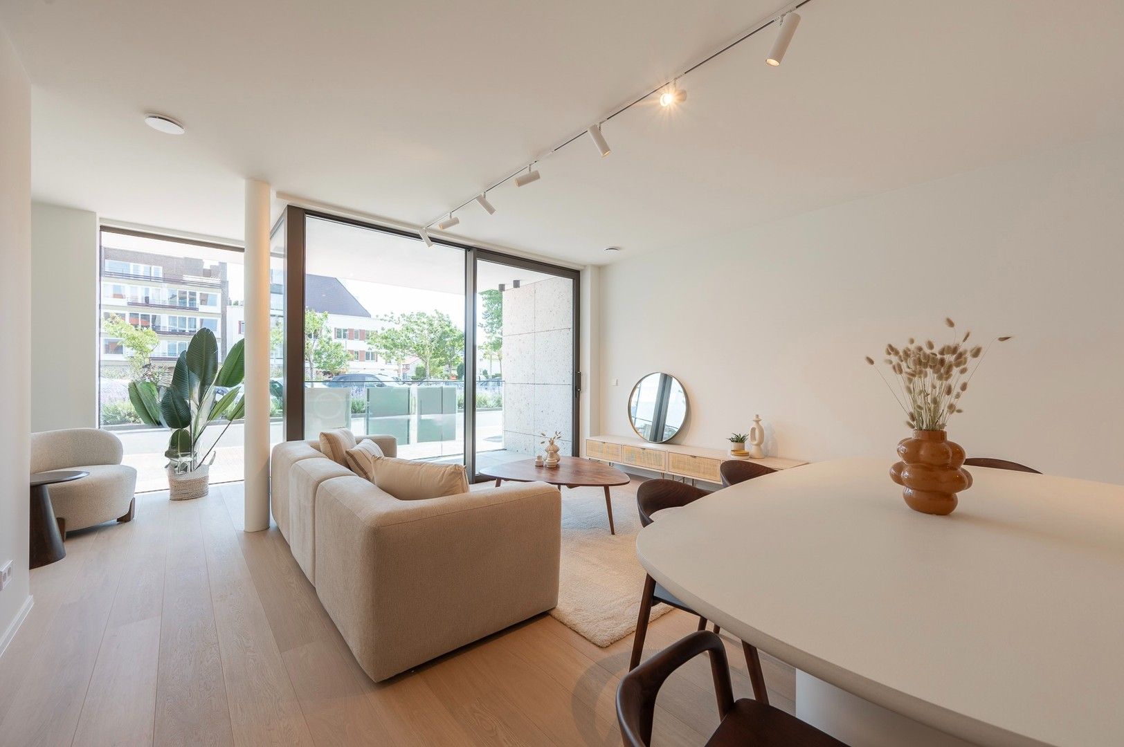 Nieuwbouw appartement op een centrale ligging te Knokke, vlakbij het Zegemeer en op wandelafstand van het strand. foto 8