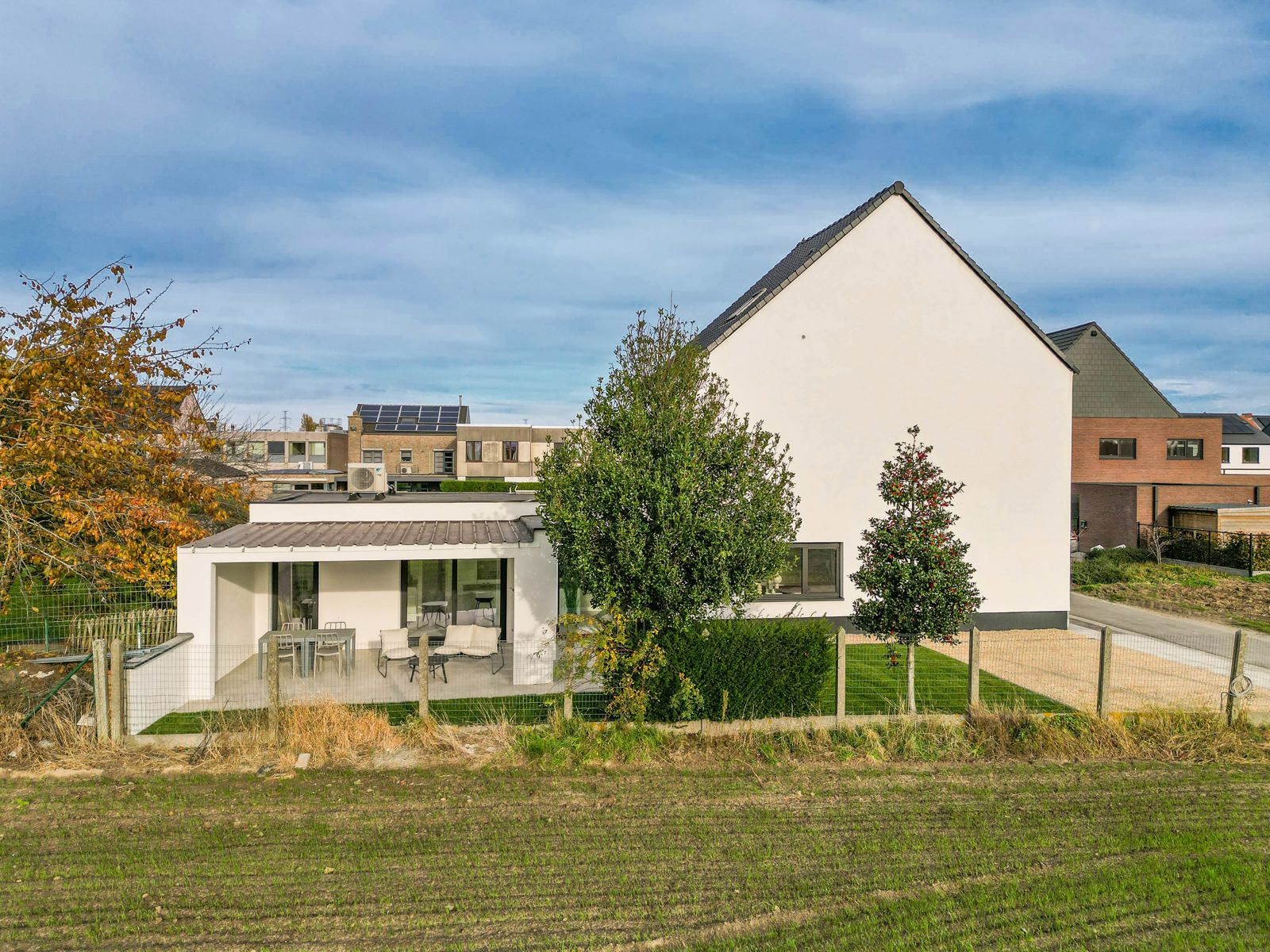 Fantastisch gelegen, compleet gerenoveerde half open bebouwing te Londerzeel foto 5