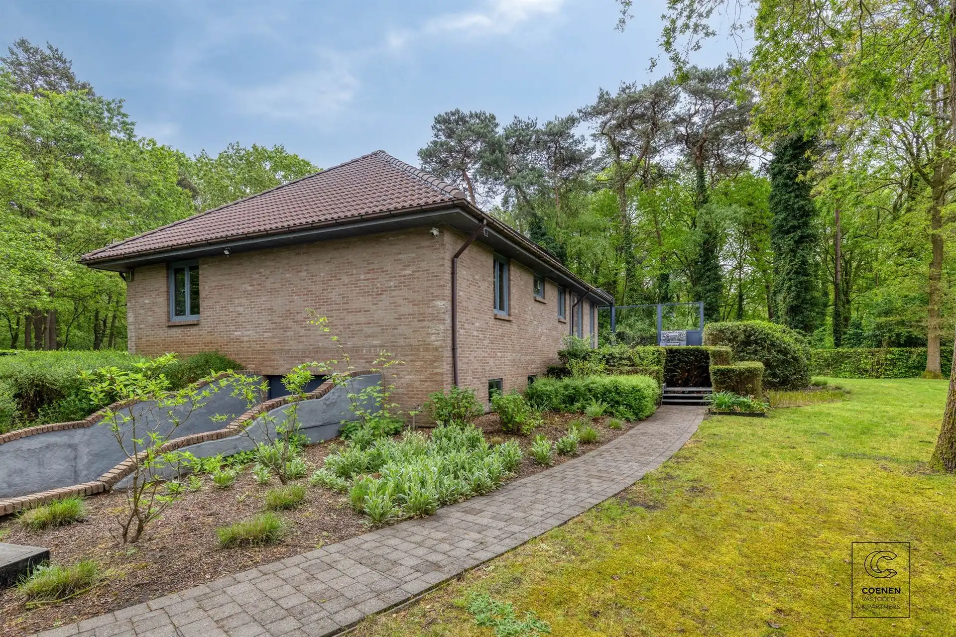 Charmante villa van 424 m² met 4 slpks, royale garage en tuin! foto 26
