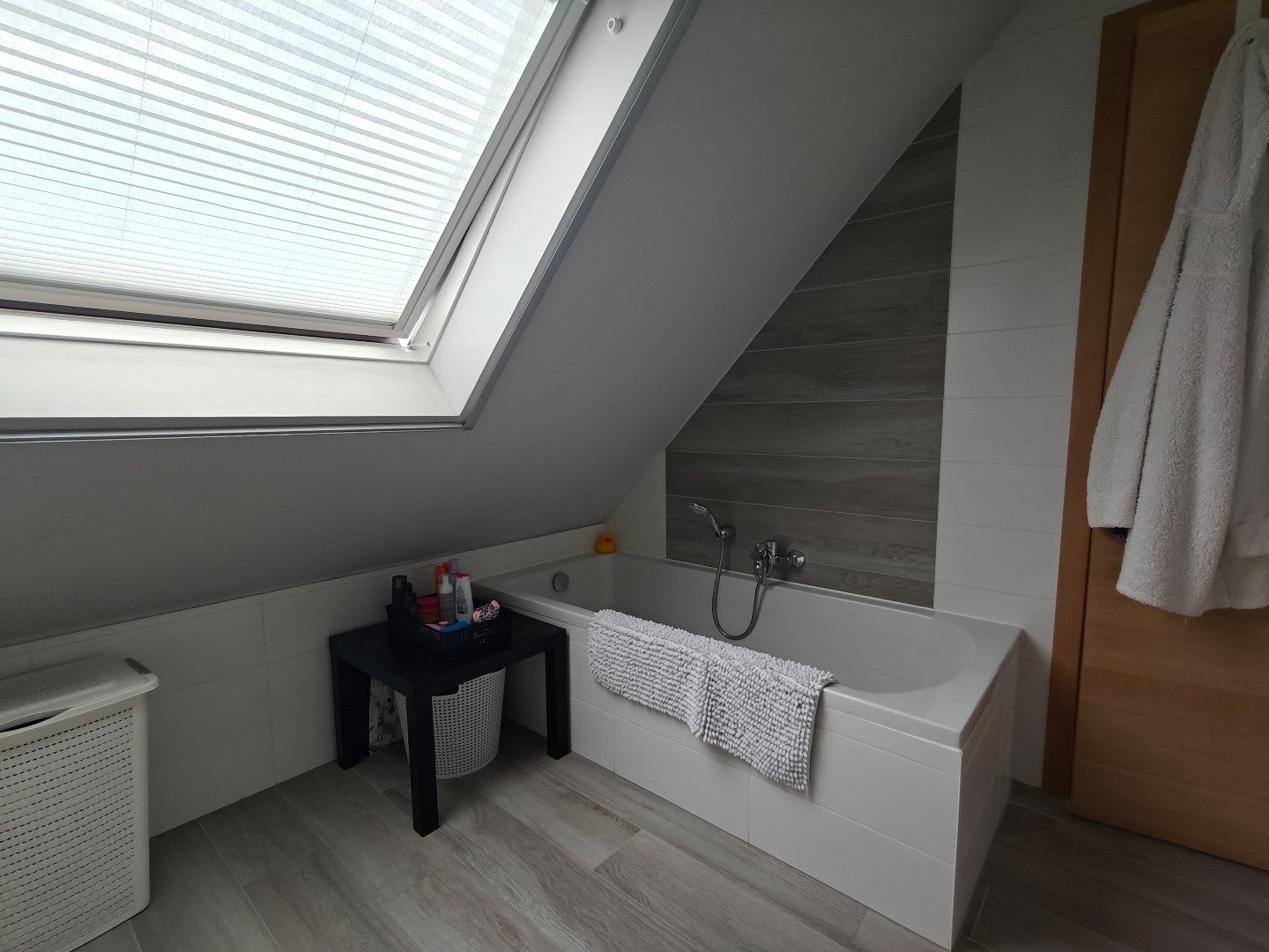 Ruim en modern duplex-appartement met twee terrassen en autostaanplaatsen in Lokeren foto 8