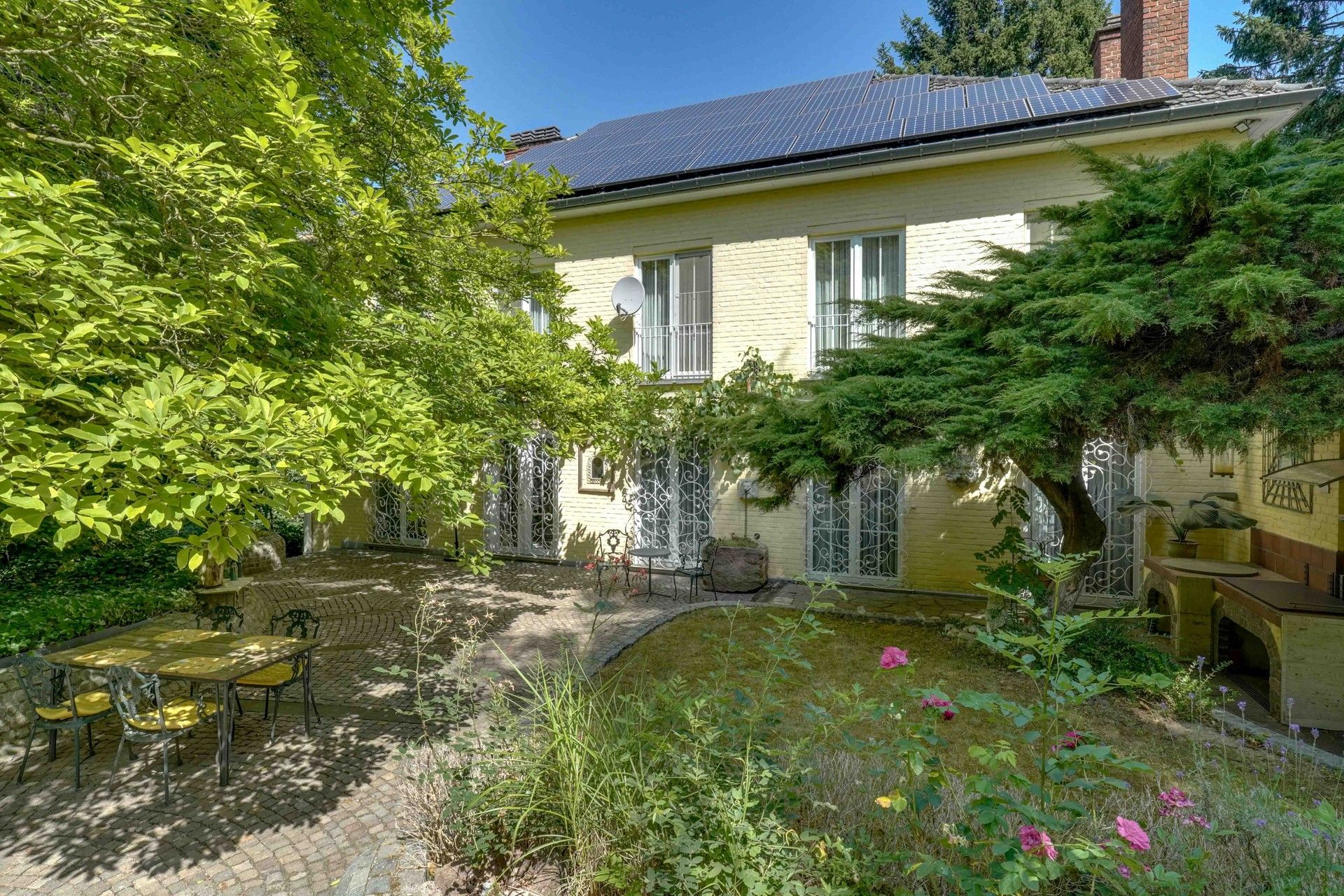 EXCLUSIEVE VILLA + BOUWGROND IN DOODLOPENDE STRAAT foto 4