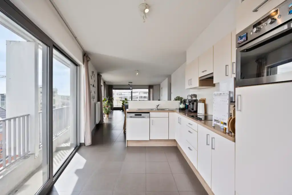 Hoekappartement met twee slaapkamers en ruim zonneterras. foto 7