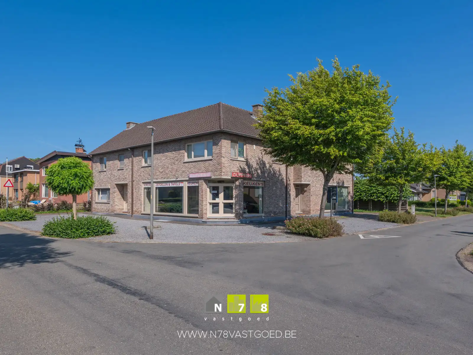 Gebouw te koop foto {{pictureIndex}}