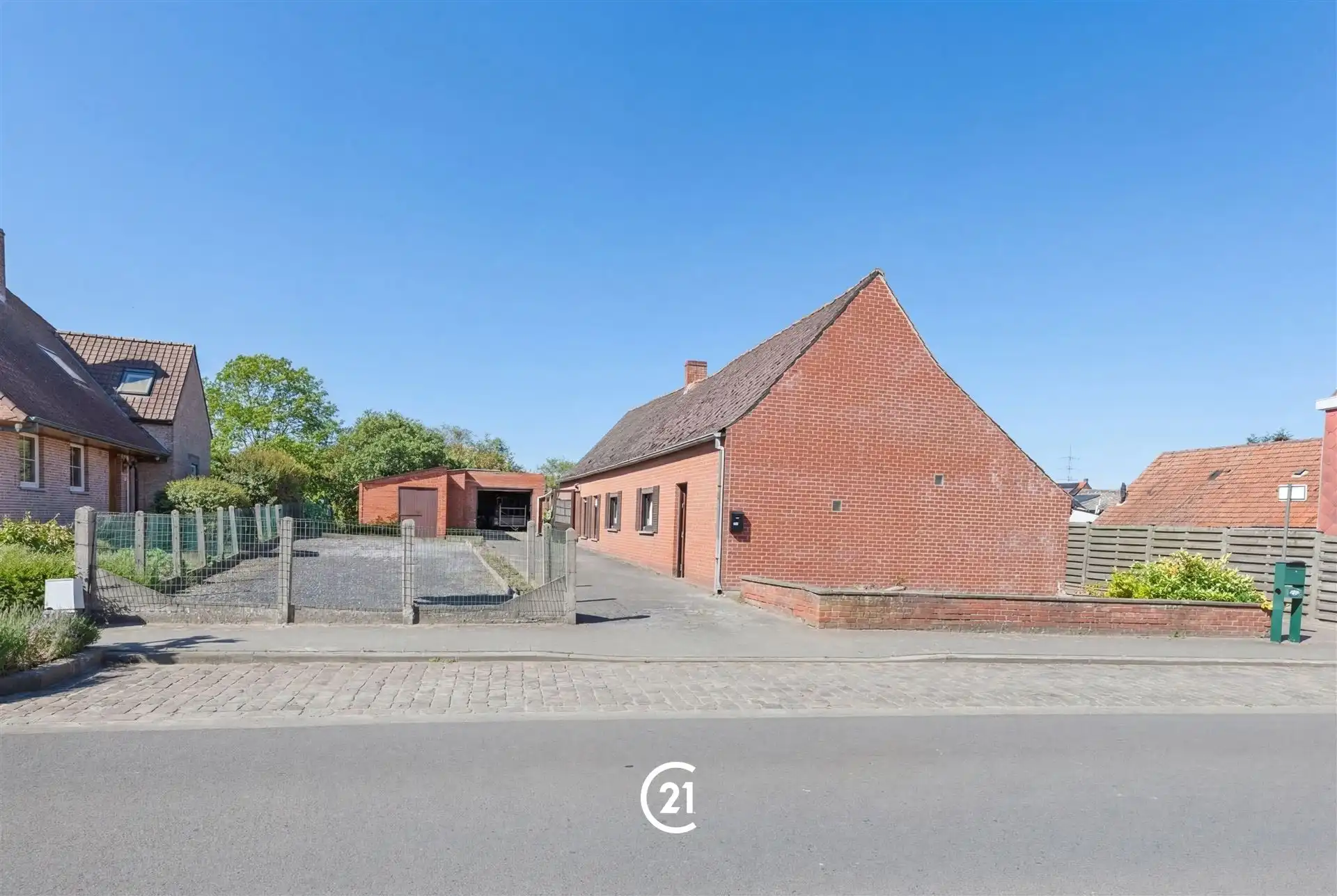 Te renoveren boerderij op ruim perceel in Kluisbergen foto 2