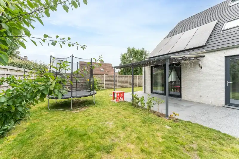 Recente, instapklare halfopen bebouwing op toplocatie te Roeselare foto 14
