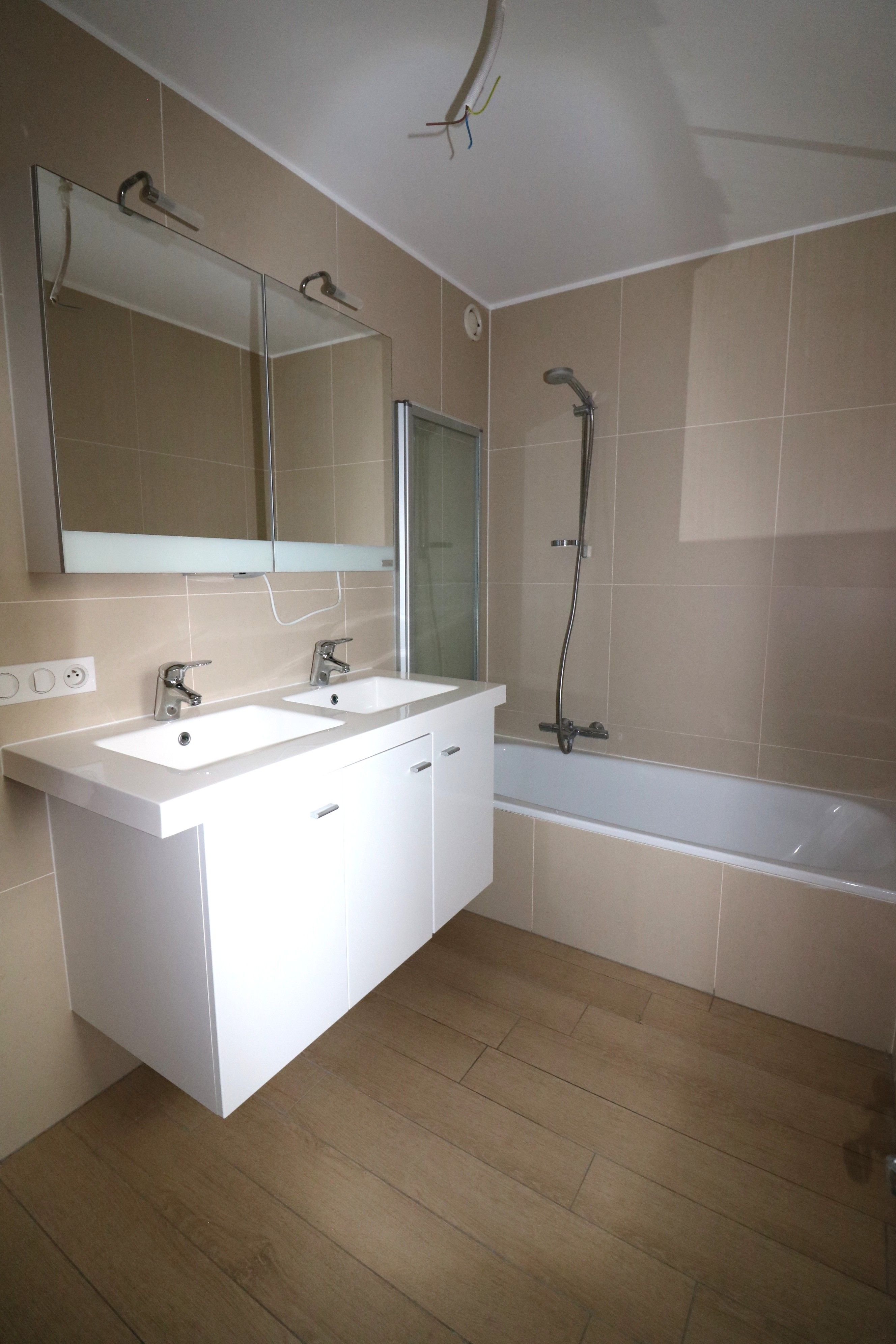 Ruim duplexappartement met 2 slaapkamers foto 3