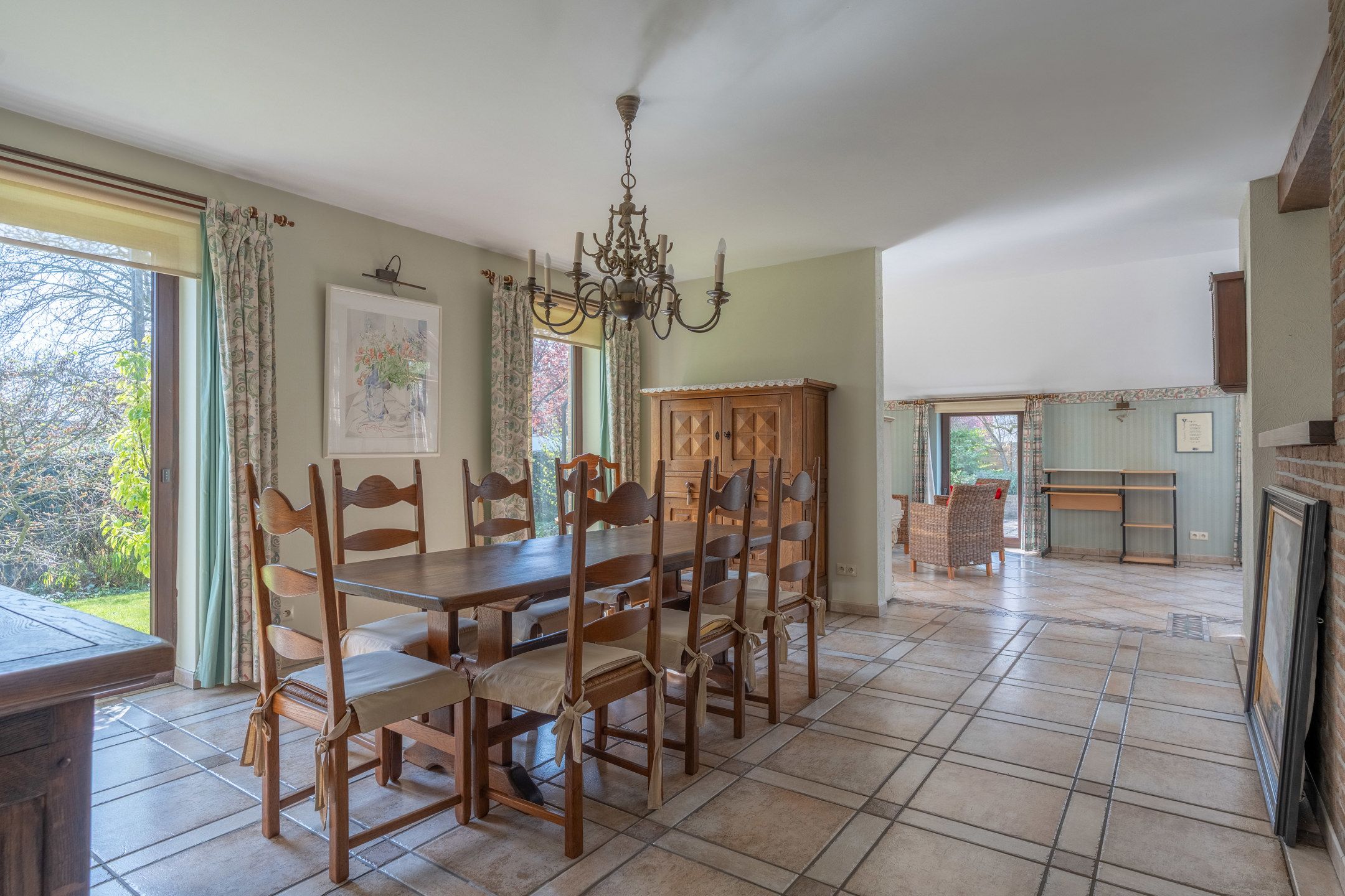 Goed onderhouden villa met 5 slpk's op perceel van 1.060m². foto 12