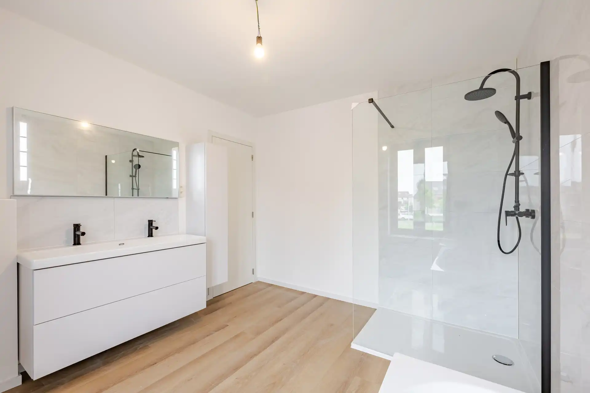 Volledig gerenoveerde gezinswoning met 4 slaapkamers, garage en zonnige tuin in hartje Lede foto 18