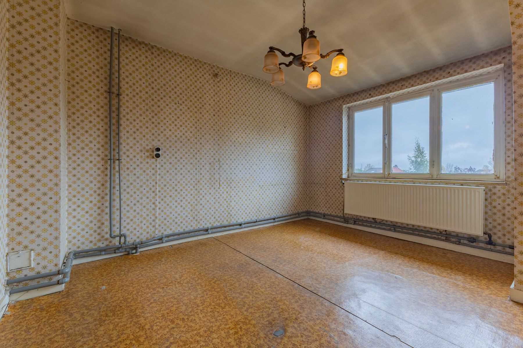 Gunstig gelegen te renoveren driegevelwoning foto 16
