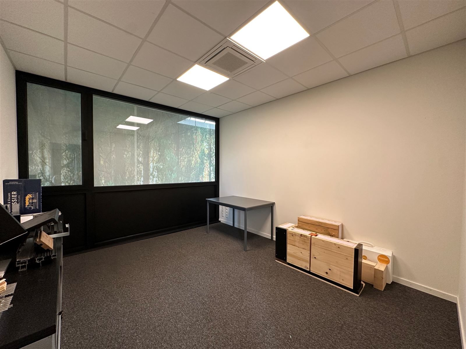 Kantoor/handelspand op toplocatie te Ninove! foto 3