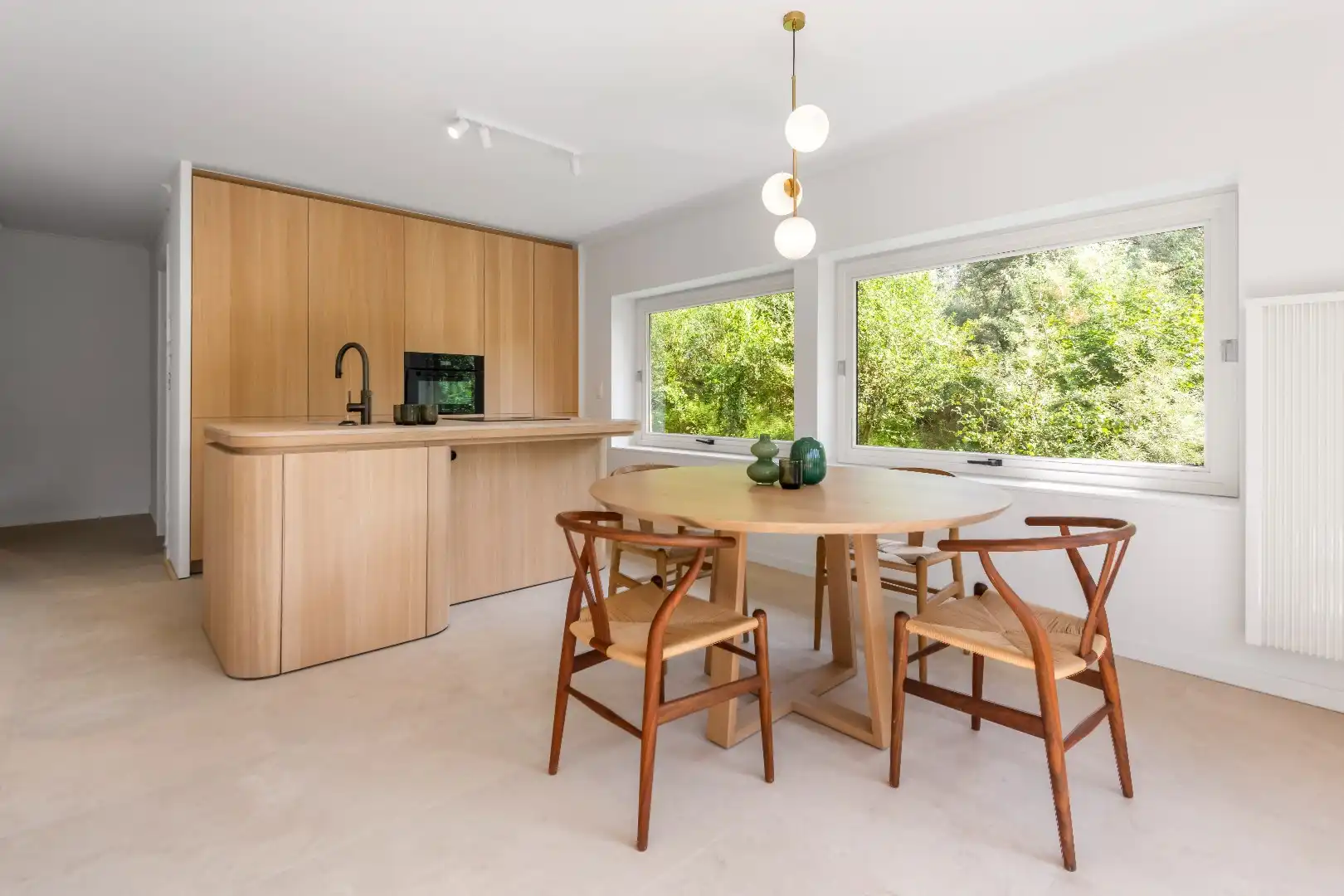 Prachtig gerenoveerd hoekappartement met zuidelijke oriëntatie, te midden van een groene omgeving aan het yzerpark. Parking te koop foto 6