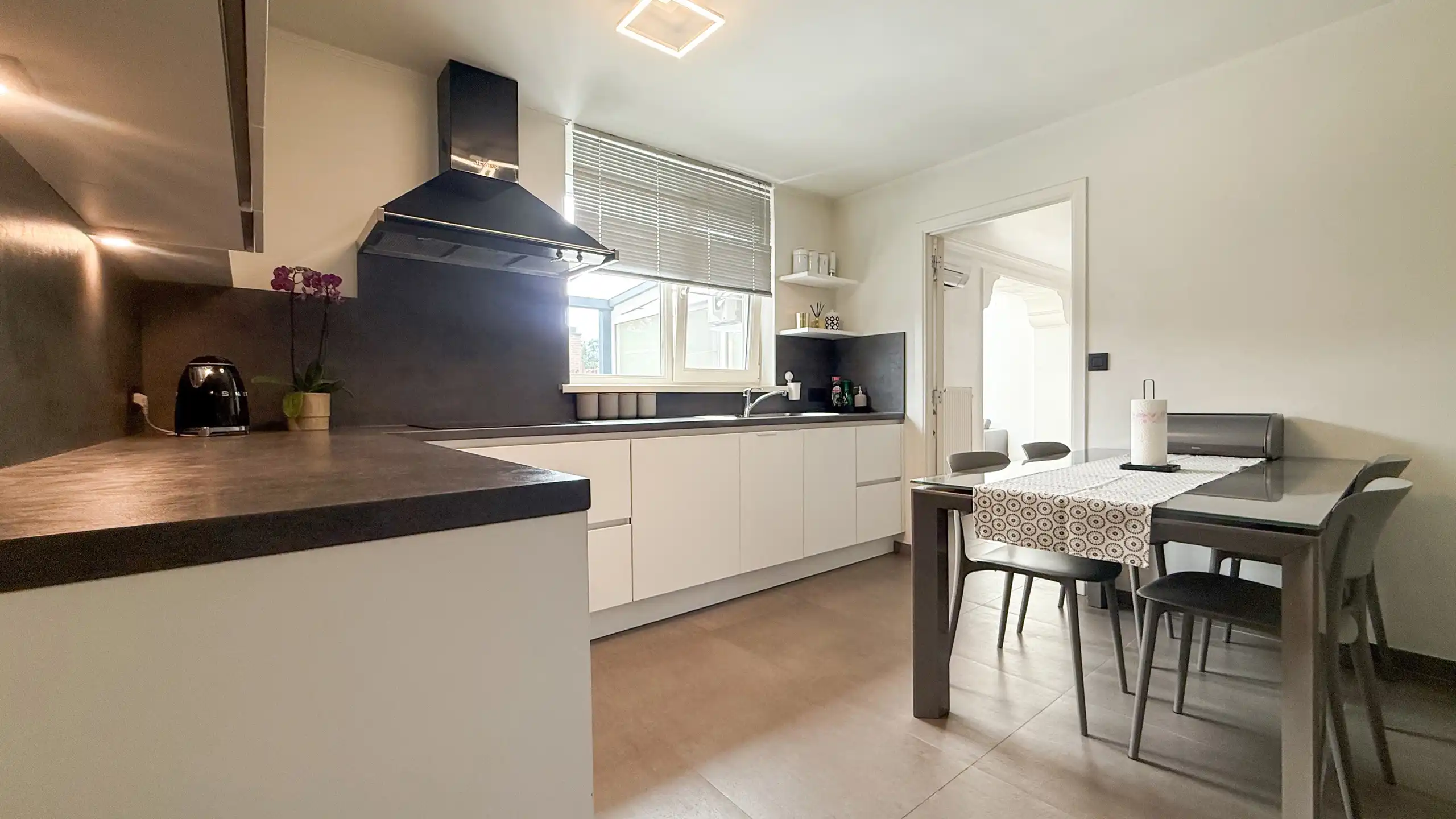 Ruime gezinswoning met 3 slaapkamers en fraaie veranda! foto 17