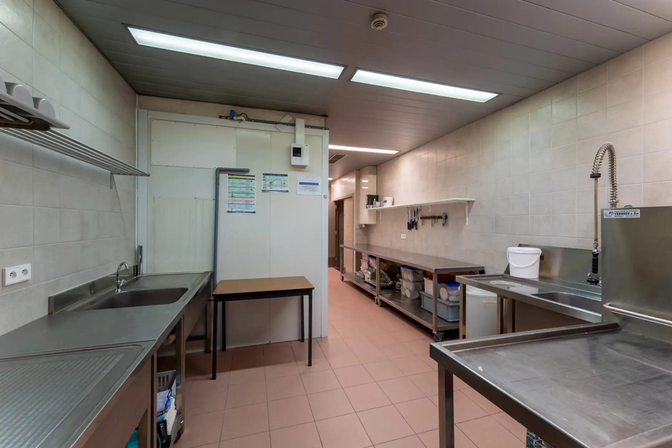Zeer rendabele feestzaal met café en woonst foto 15