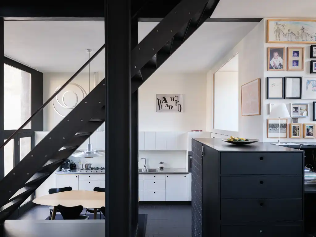 Een bijzondere woning die zich onderscheidt door haar architectuur, ruimtelijkheid en unieke tuin. foto 7