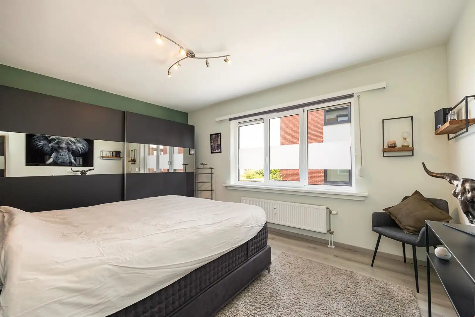 Lichtrijk appartement met 2 slaapkamers, terras en garage foto 9