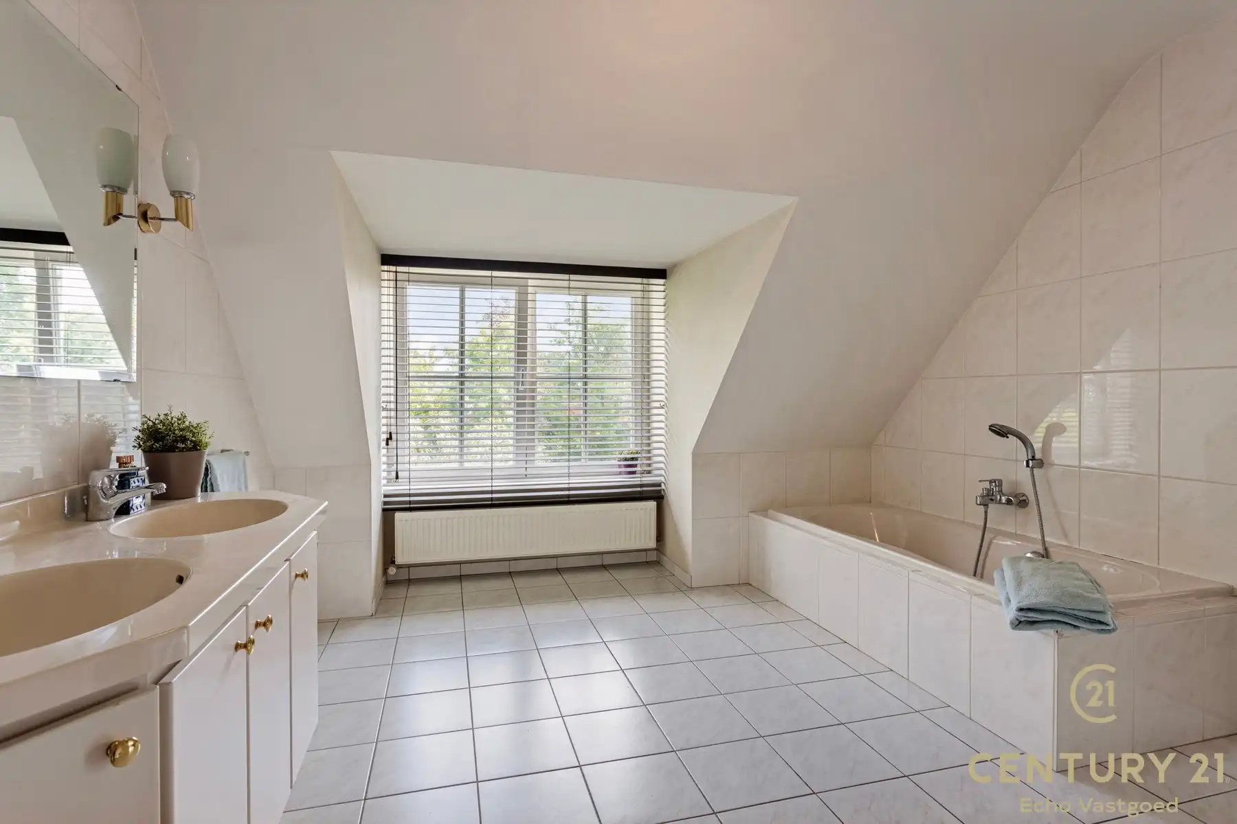 Ruime, gerenoveerde, energiezuinige villa met zwembad foto 22