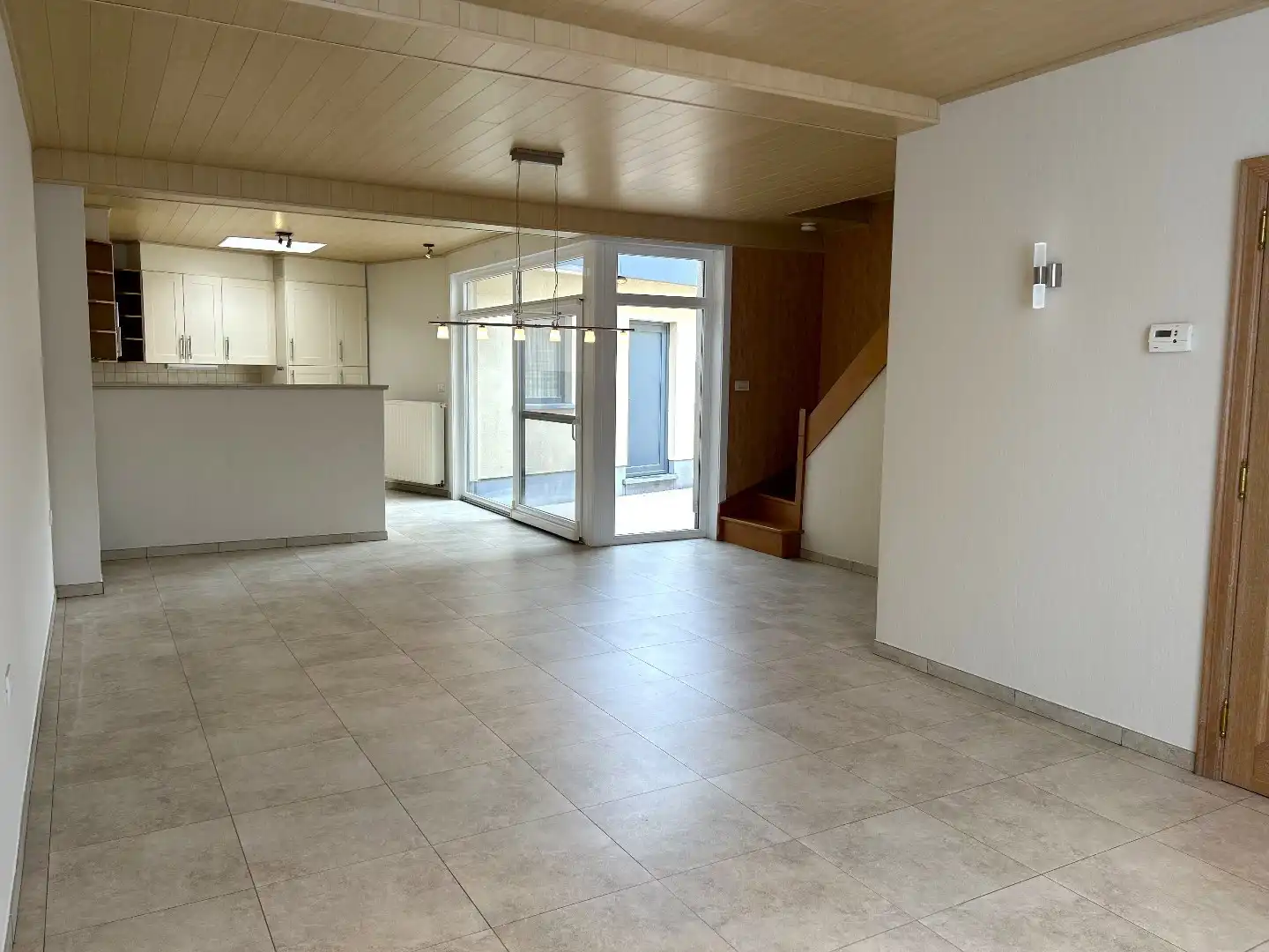 INSTAPKLARE WONING MET 3 SLPKS EN ZONNIG TERRAS foto 2