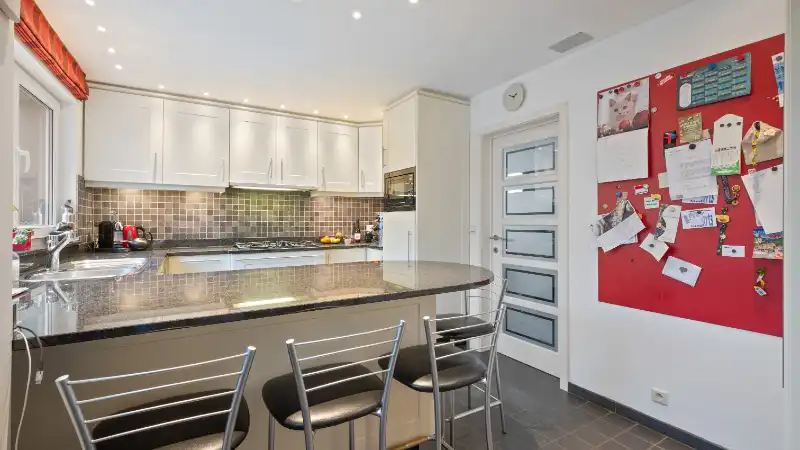 Ruime woning van 256m² op 10 are 32 ca foto 14