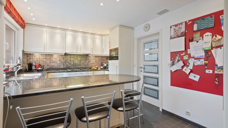 Ruime woning van 256m² op 10 are 32 ca foto 14